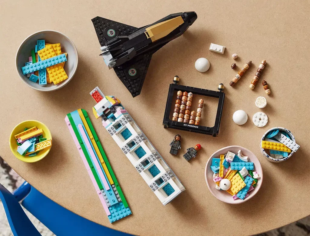 LEGO 10391 Pharrell Williams: Over the Moon - Set zum Film Piece by Piece offiziell vorgestellt