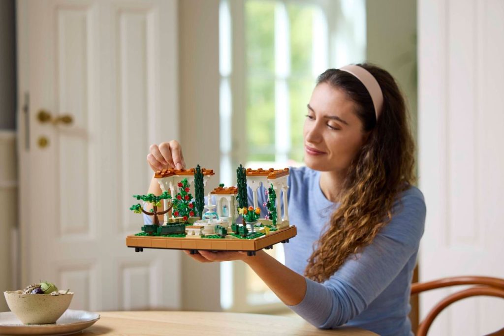 LEGO Icons 10359 Fountain Garden offiziell vorgestellt!