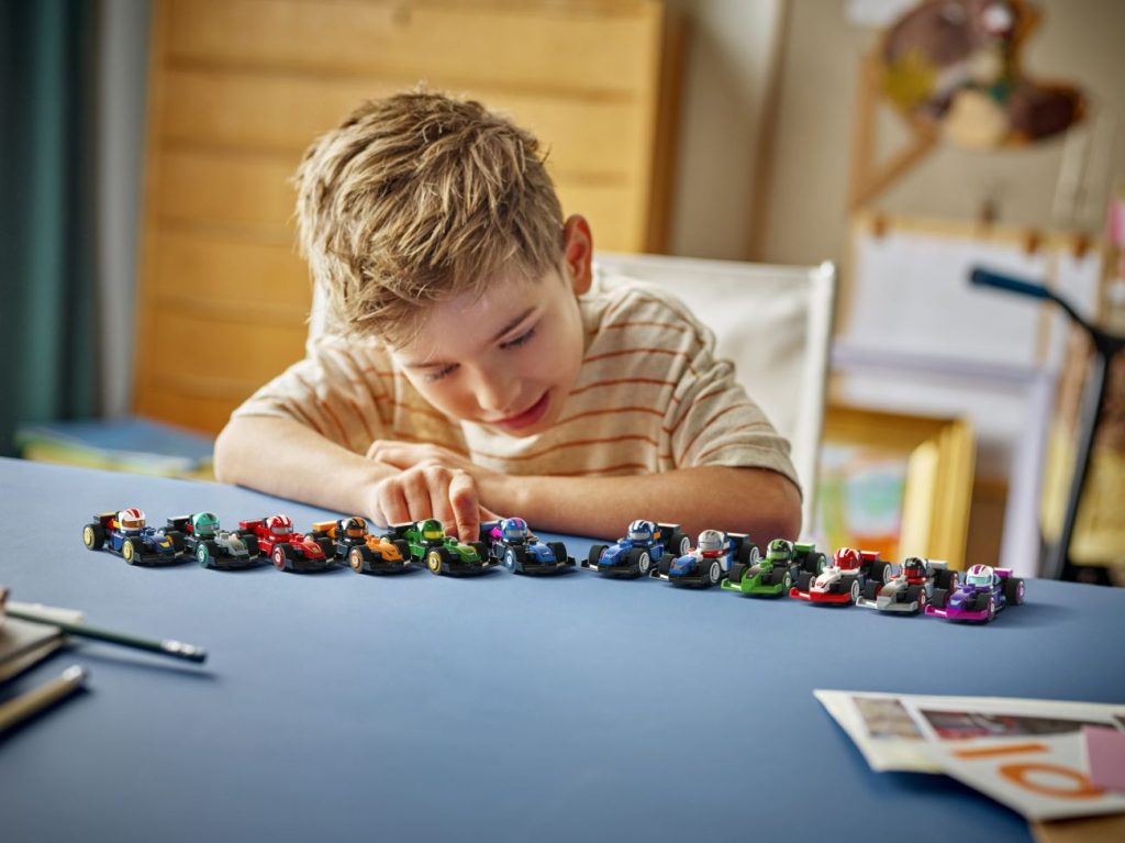 LEGO Formel 1 Minifiguren Serie erscheint im Mai 2025 mit Rennwagen