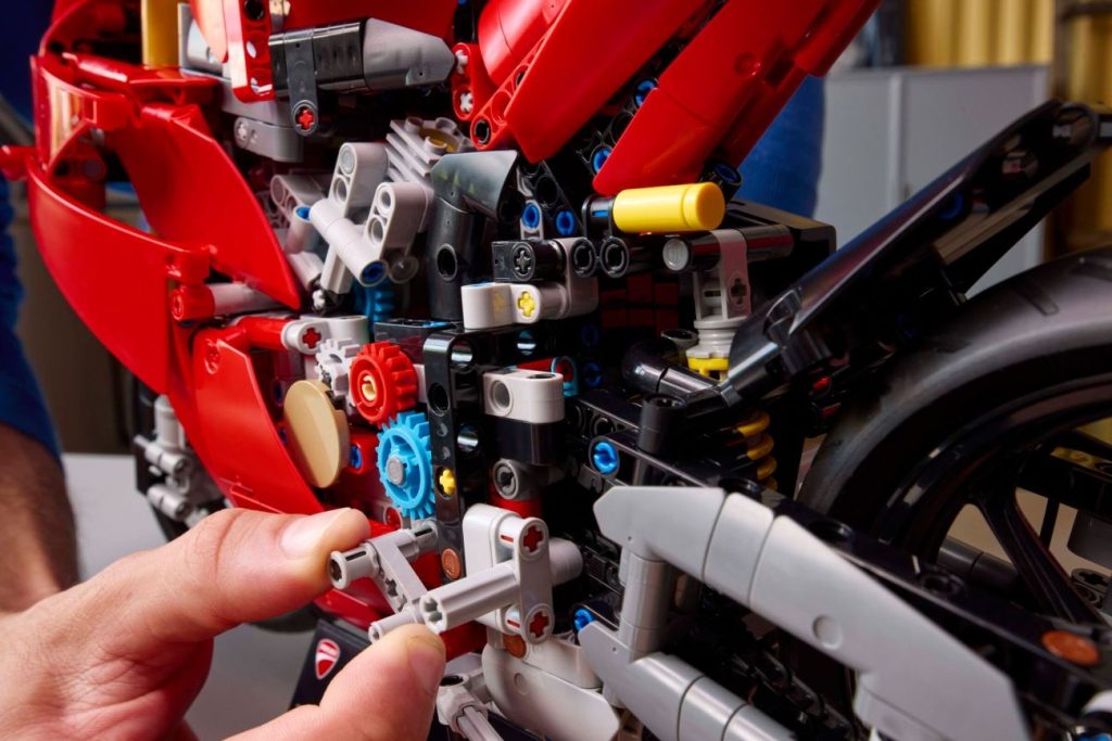 LEGO Technic 2025: Infos und Bilder zu den Neuheiten mit Ducati, Toyota Supra, Stingray & Red Bull F1