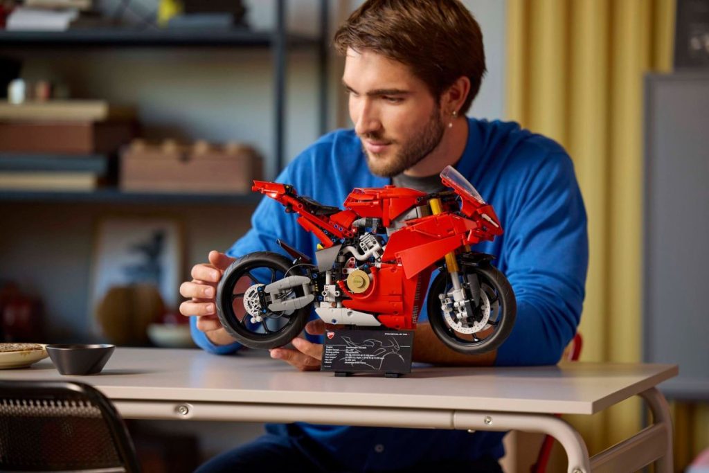 LEGO Technic 2025: Infos und Bilder zu den Neuheiten mit Ducati, Toyota Supra, Stingray & Red Bull F1
