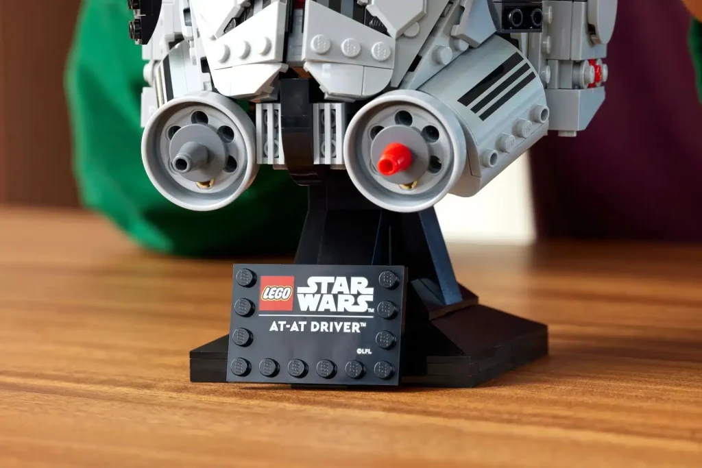 LEGO Star Wars 75429 AT-AT Driver Helm offiziell vorgestellt!