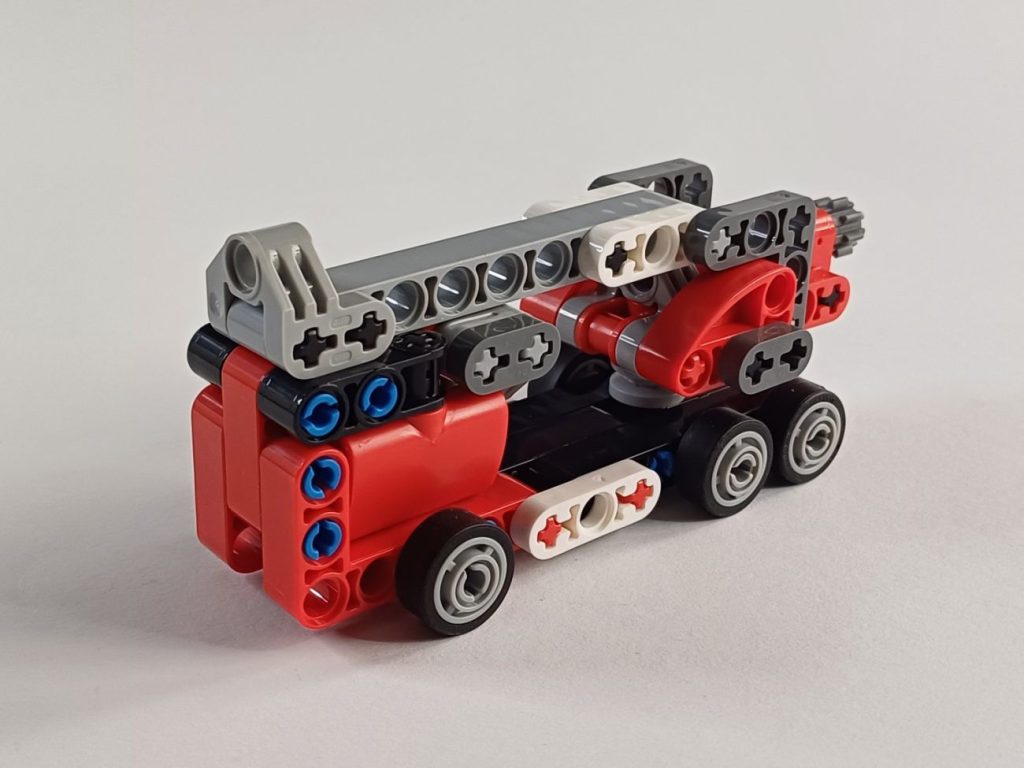 LEGO Technic Magazin 4 mit Feuerwehr-Truck und Vorschau