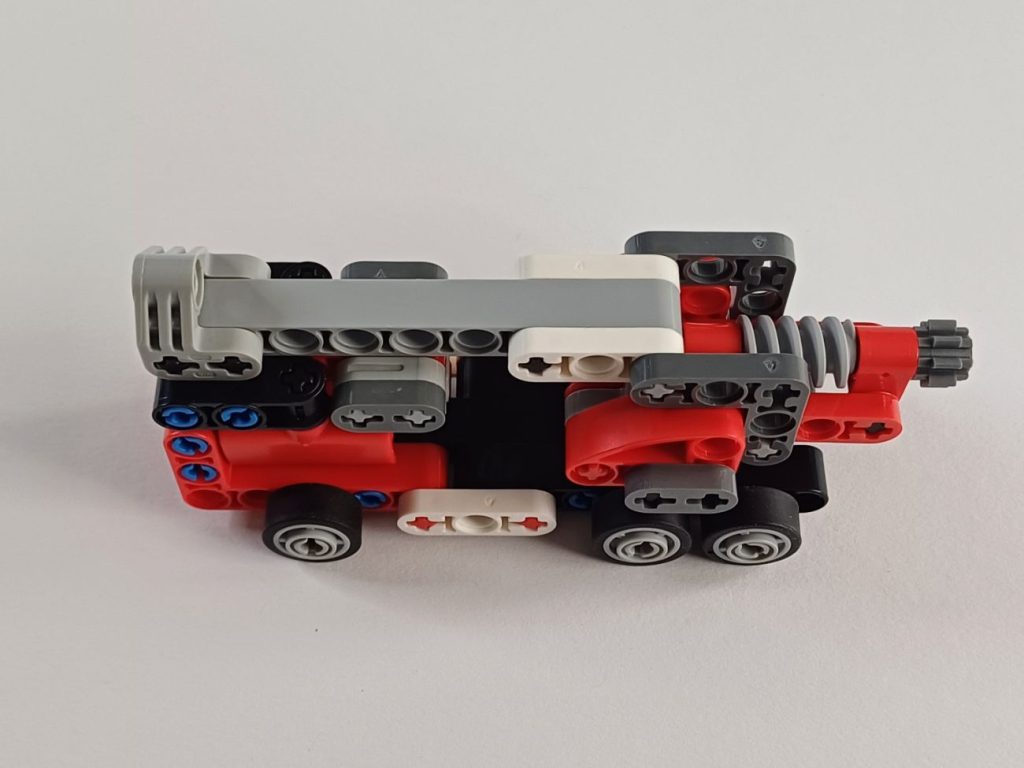 LEGO Technic Magazin 4 mit Feuerwehr-Truck und Vorschau