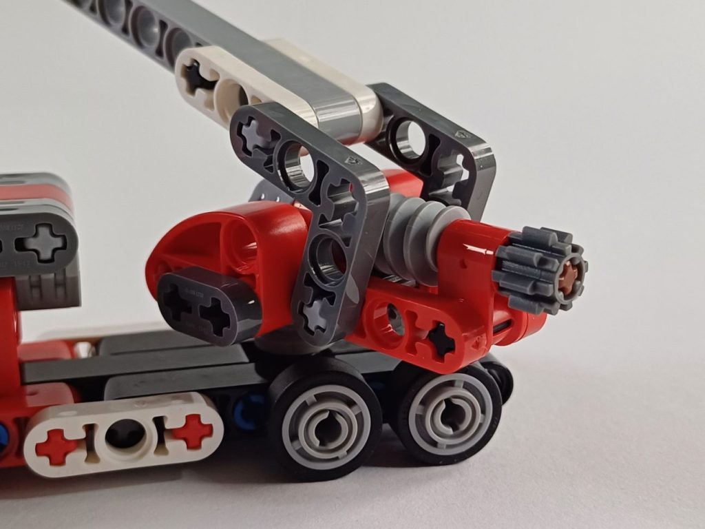 LEGO Technic Magazin 4 mit Feuerwehr-Truck und Vorschau