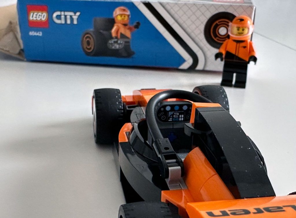 LEGO 60442 City F1 Rennfahrer mit McLaren im Review