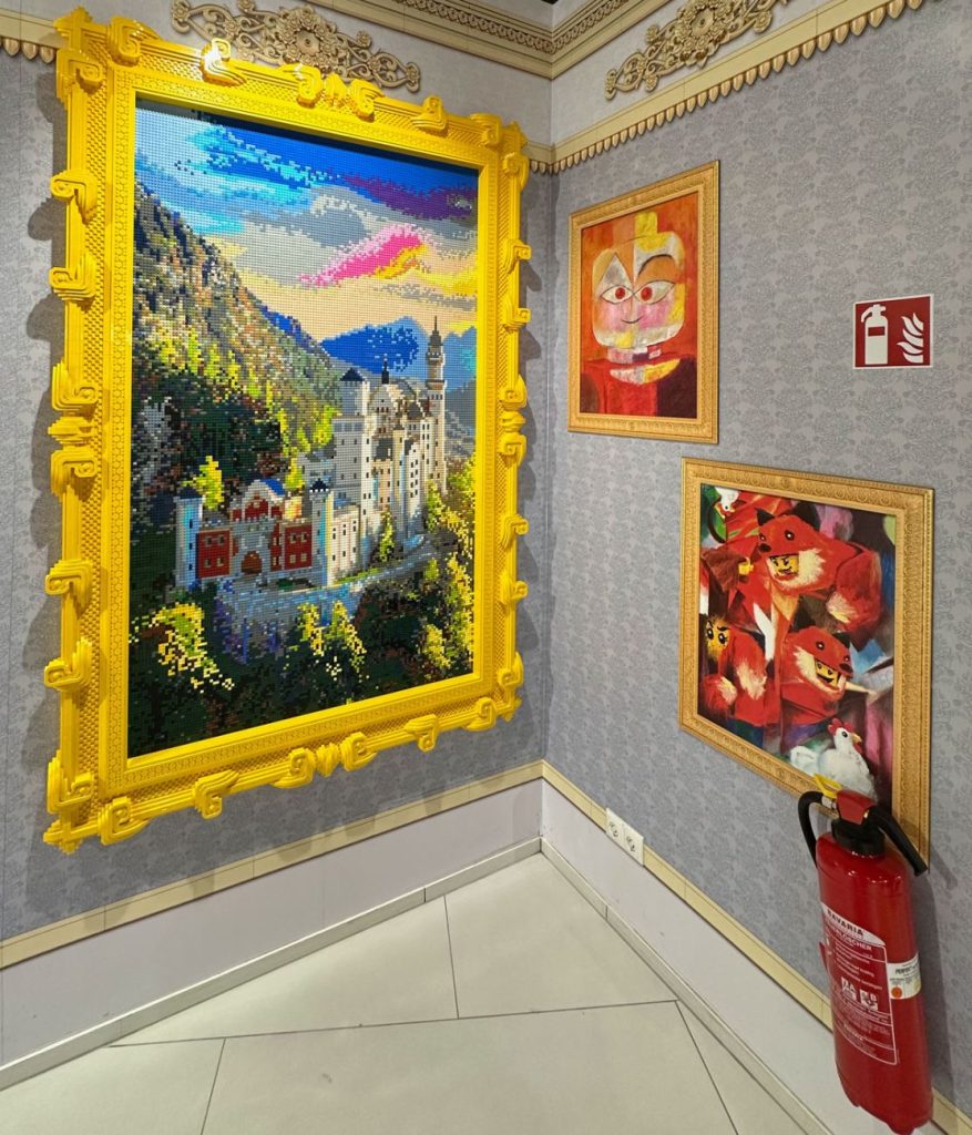 LEGO Schloss Neuschwanstein als Mosaik im LEGO Store München