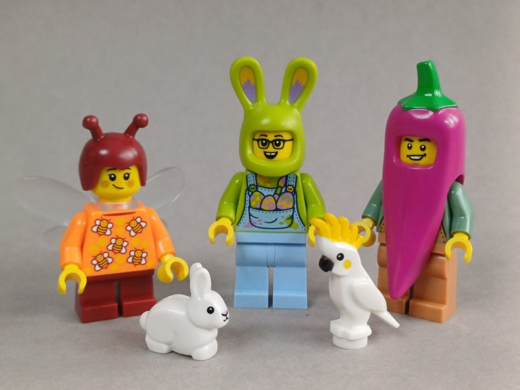 LEGO Build a Minifigure April 2025: Piratenfan, Osterhase und Kakadu