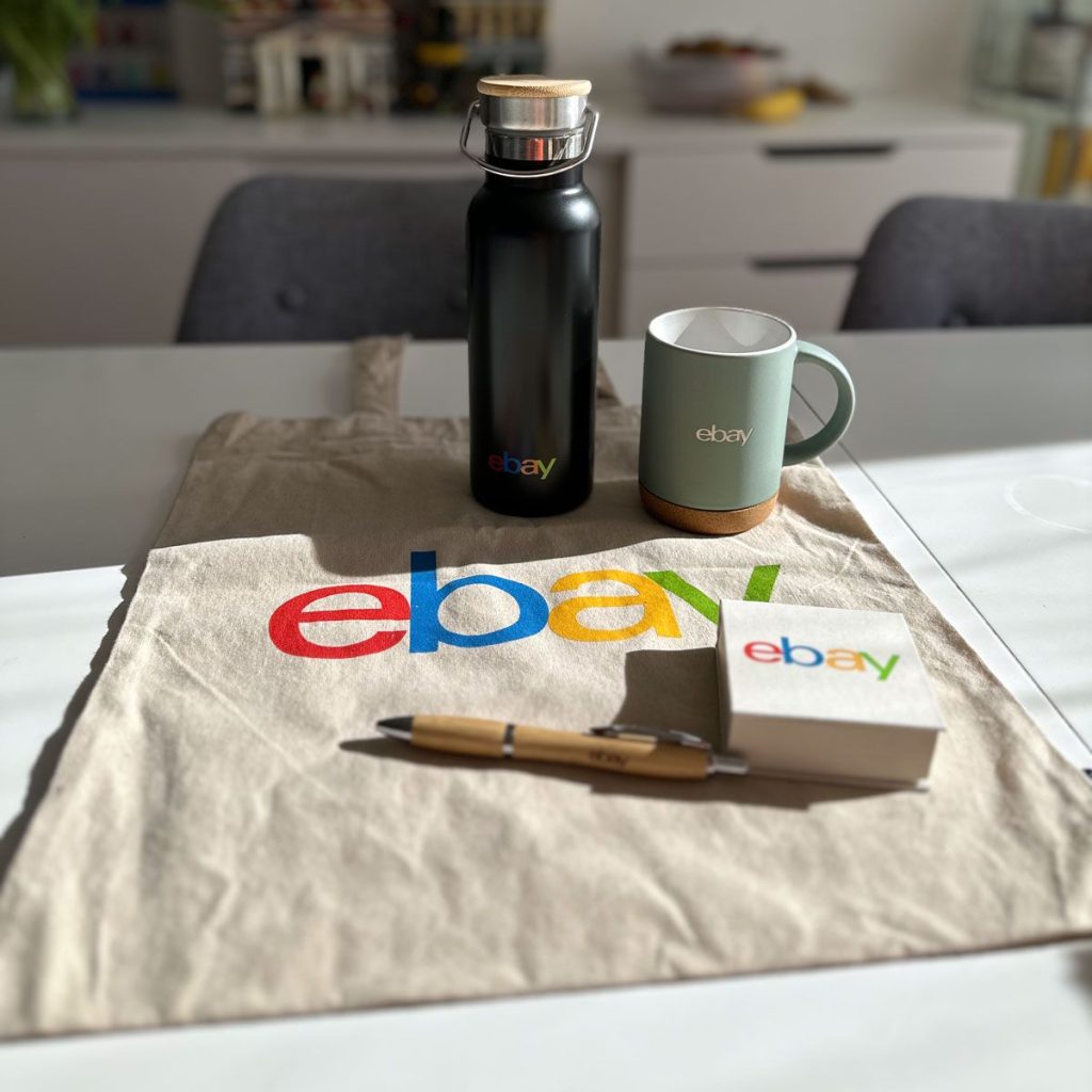 eBay-Merch-Paket plus LEGO Set gewinnen