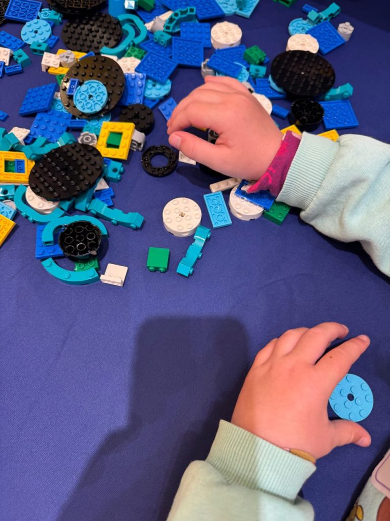 Creativity Workshop im LEGO Store Hamburg: Bauen vor Ladenöffnung