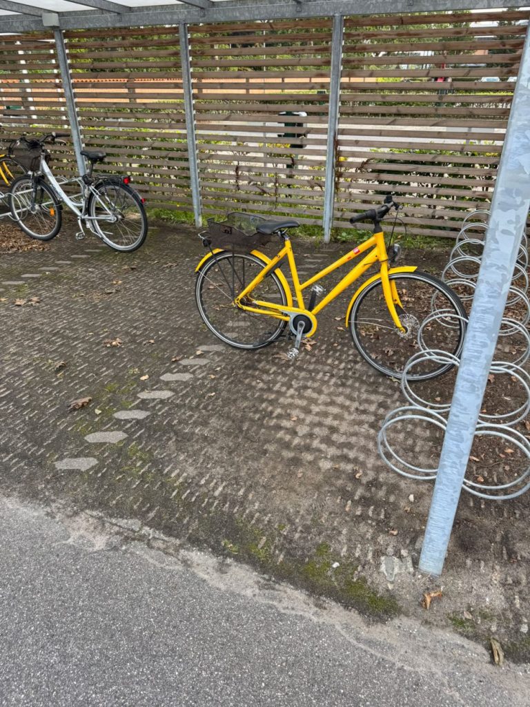 Billund und das gelbe LEGO Fahrrad
