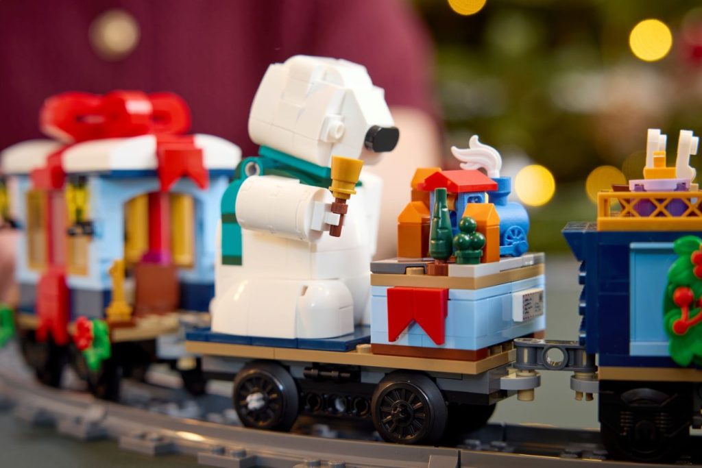 LEGO Icons 10361 Weihnachtsexpress mit 3D-Modell & Family Christmas Tree offiziell vorgestellt!