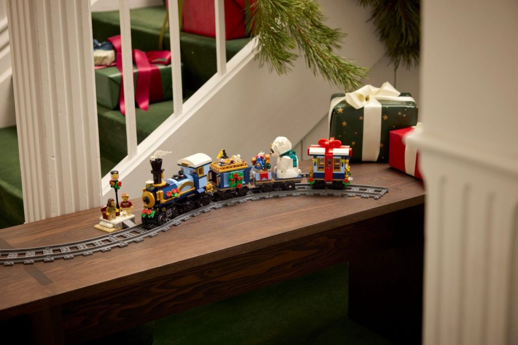 LEGO Icons 10361 Weihnachtsexpress mit 3D-Modell & Family Christmas Tree offiziell vorgestellt!
