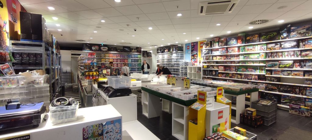 Brick-X-Treme Pop-Up Store