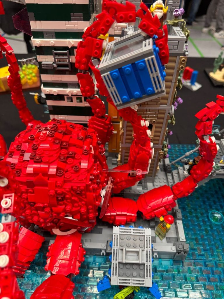 Angriff auf Mini Cyber City: MOC vom LEGO Masters Gewinner 2021