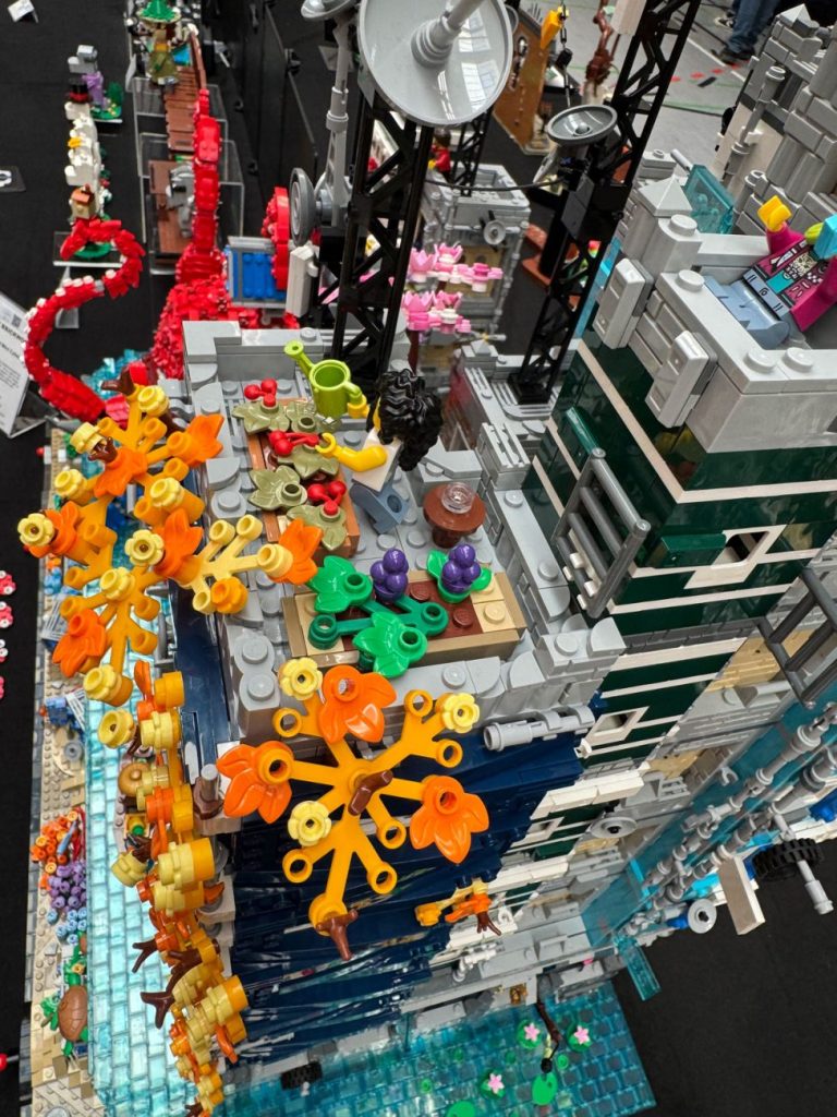 Angriff auf Mini Cyber City: MOC vom LEGO Masters Gewinner 2021