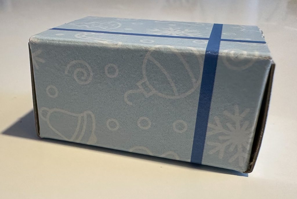 Geschenke-Box mit der der Mini-Lok aus dem 3D-Drucker