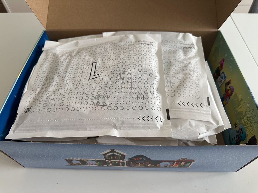 LEGO 4002025 Toy Store: Unboxing