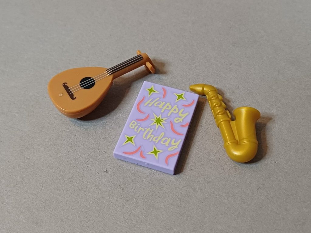 LEGO Build a Minifigure Februar 2026: Neues Brick Kostüm in Coral