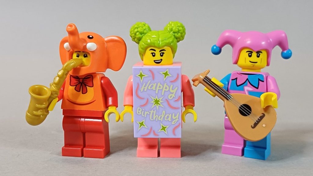 LEGO Build a Minifigure Februar 2026: Neues Brick Kostüm in Coral