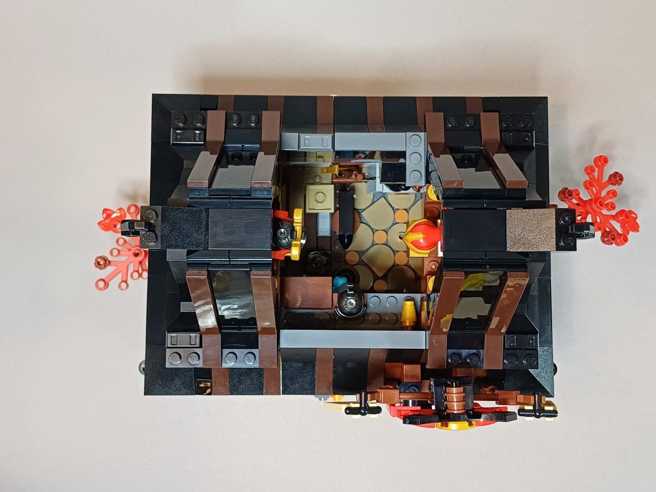 LEGO Ninjago Legacy 71858: 15-jähriges Jubiläum der Vier-Waffen-Schmiede