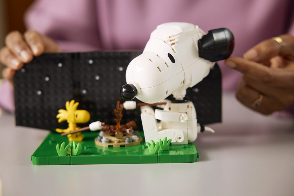 LEGO Ideas 21368 Peanuts Snoopy's Doghouse