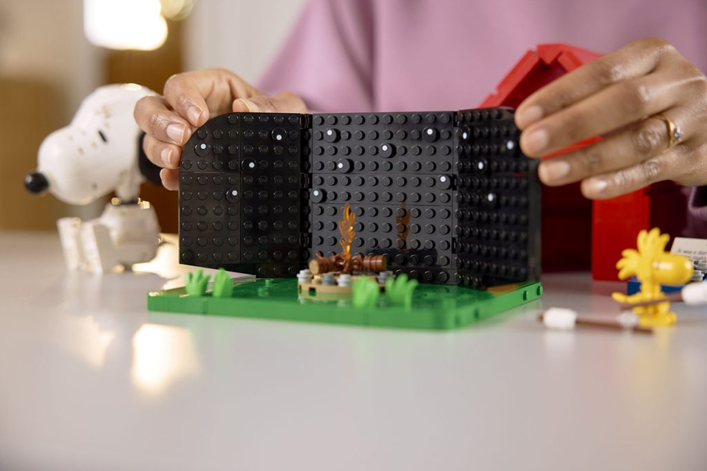 LEGO Ideas 21368 Peanuts Snoopy's Doghouse