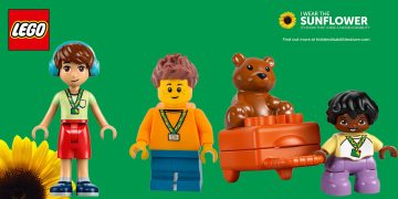 LEGO Figures wear Sunflower