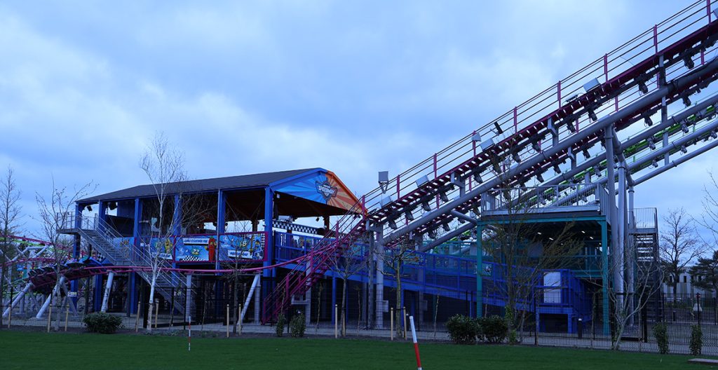 Minifigure Speedway: Neue Duell-Achterbahn im LEGOLAND Billund