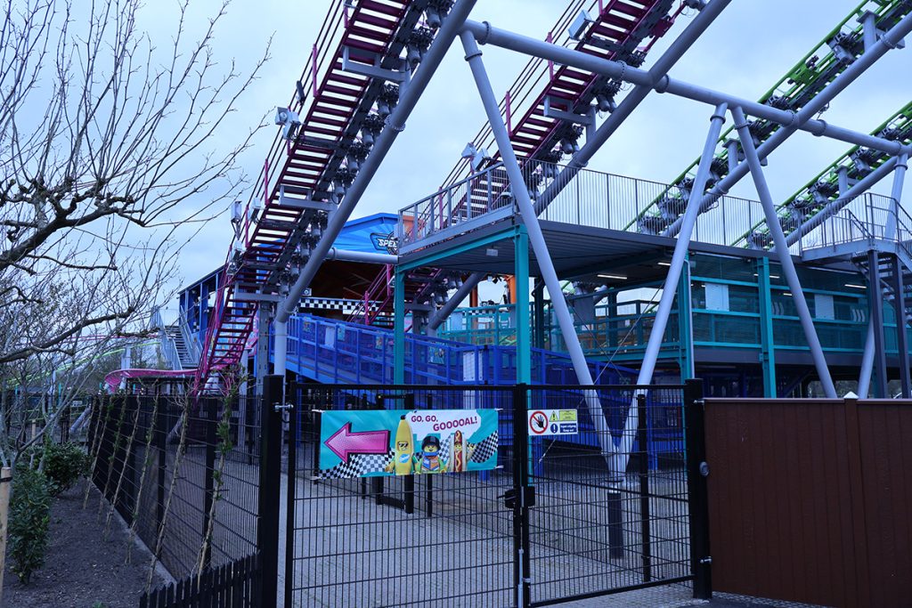 Minifigure Speedway: Neue Duell-Achterbahn im LEGOLAND Billund