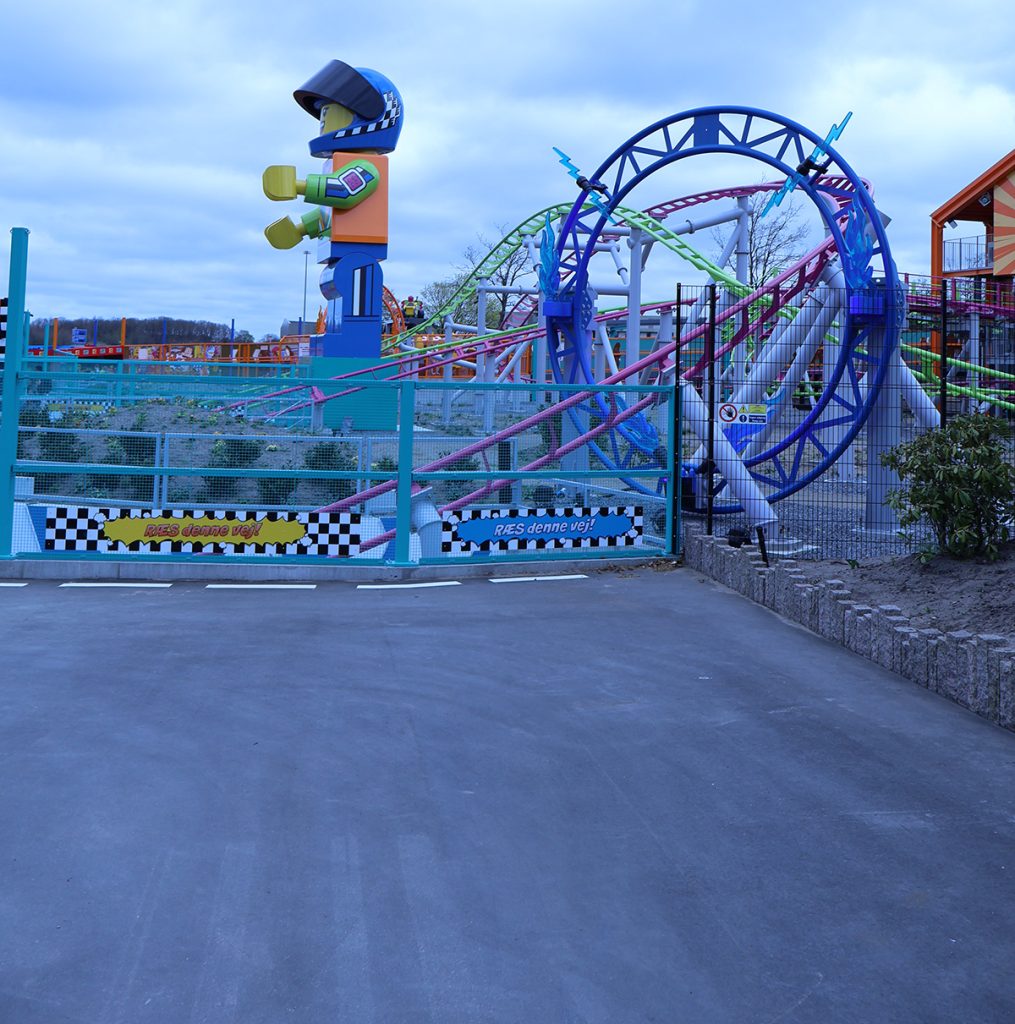 Minifigure Speedway: Neue Duell-Achterbahn im LEGOLAND Billund