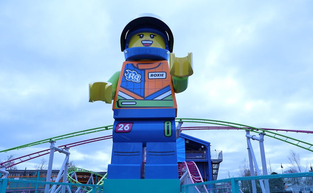 Minifigure Speedway: Neue Duell-Achterbahn im LEGOLAND Billund