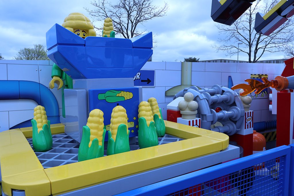 Minifigure Speedway: Neue Duell-Achterbahn im LEGOLAND Billund