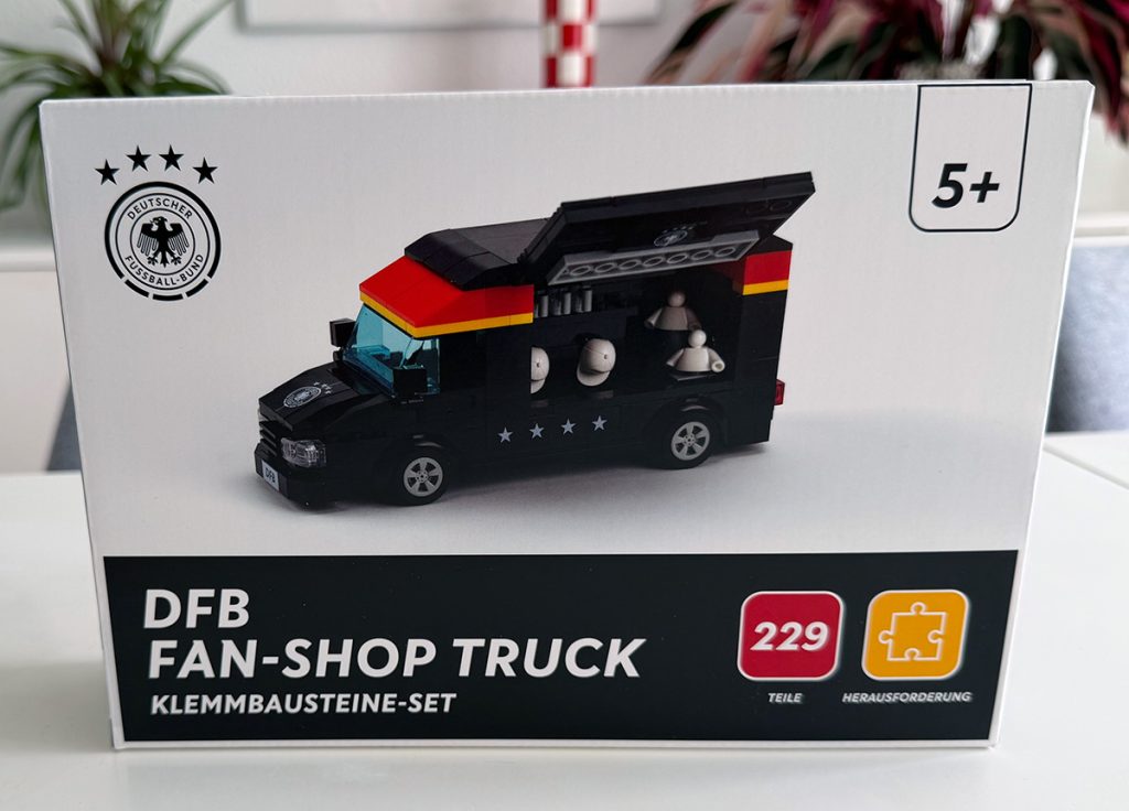 DFB-Fan-Shop Truck von Aldi Süd